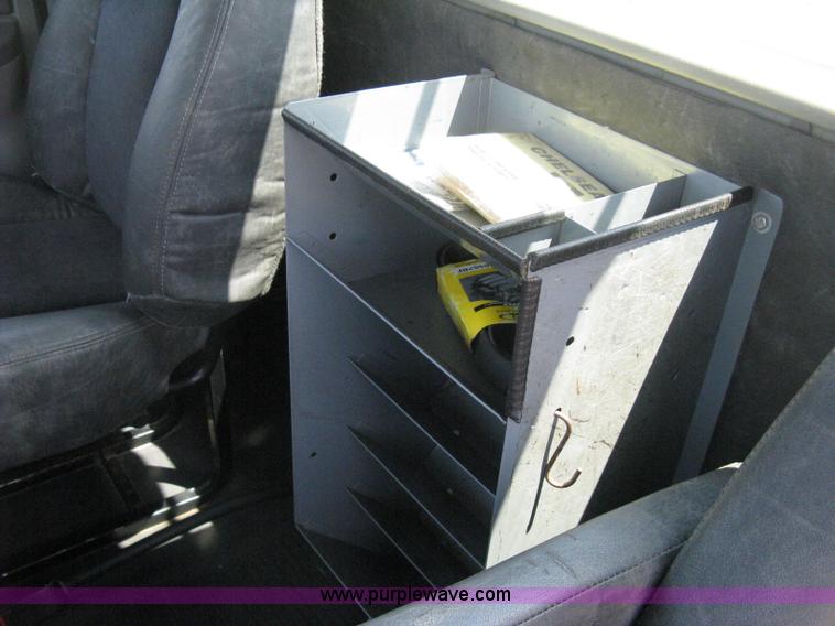 image for item H5336 2001 Freightliner Columbia 120 semi truck