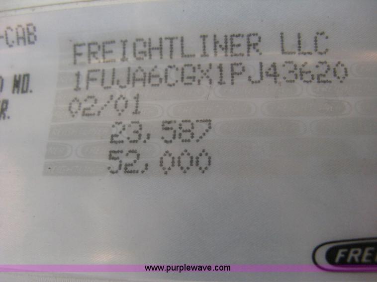 image for item H5336 2001 Freightliner Columbia 120 semi truck