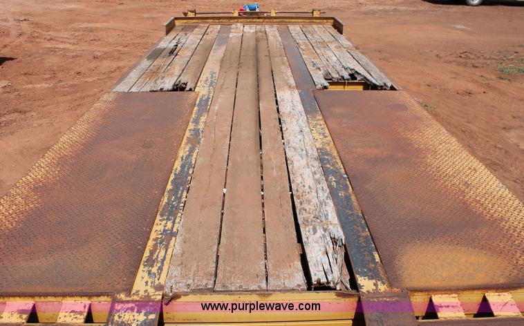 image for item H5631 2003 Belshe T-10 trailer