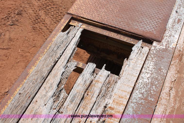 image for item H5631 2003 Belshe T-10 trailer