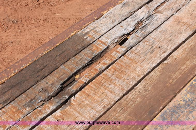 image for item H5631 2003 Belshe T-10 trailer