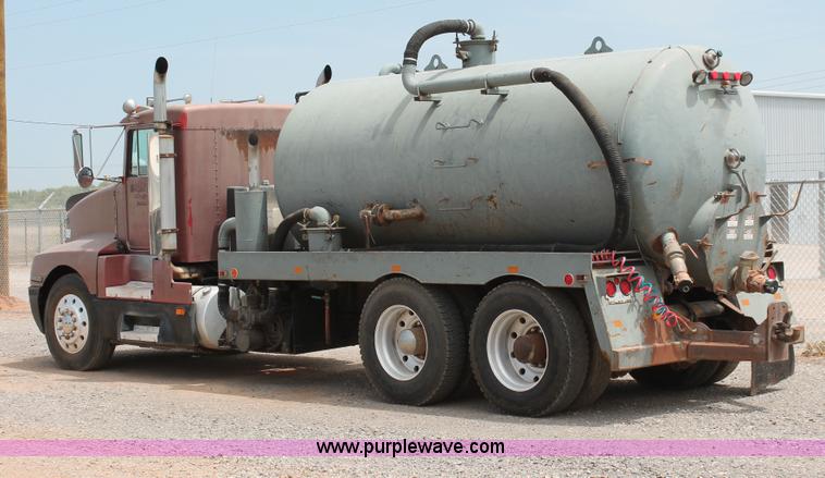 image for item H5637 1988 Kenworth T600 vacuum truck