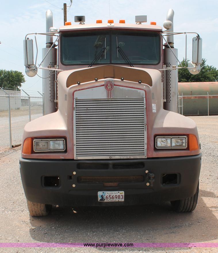 image for item H5637 1988 Kenworth T600 vacuum truck