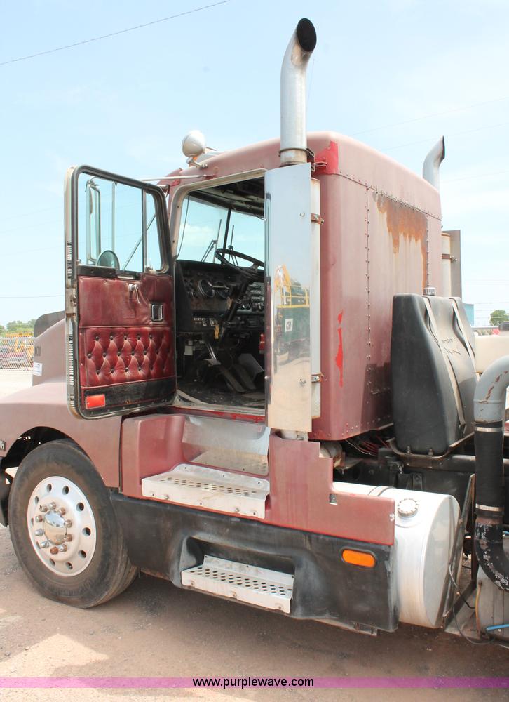 image for item H5637 1988 Kenworth T600 vacuum truck