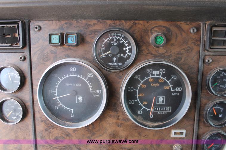 image for item H5637 1988 Kenworth T600 vacuum truck