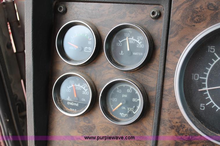 image for item H5637 1988 Kenworth T600 vacuum truck