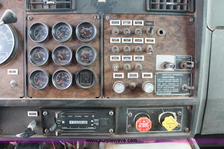 image for item H5637 1988 Kenworth T600 vacuum truck