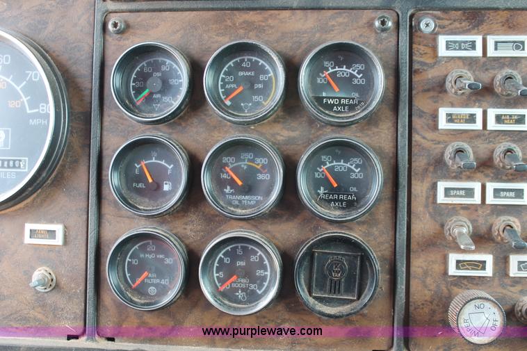 image for item H5637 1988 Kenworth T600 vacuum truck