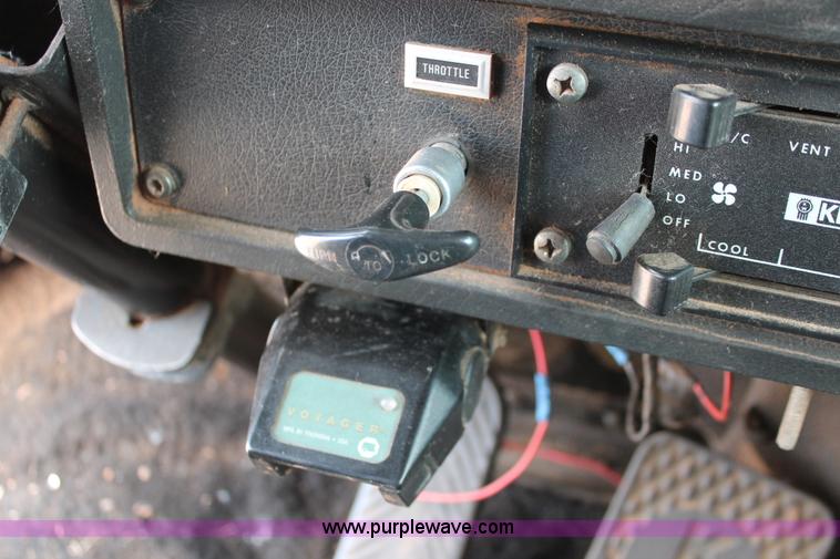 image for item H5637 1988 Kenworth T600 vacuum truck