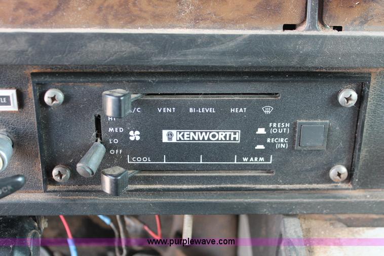 image for item H5637 1988 Kenworth T600 vacuum truck