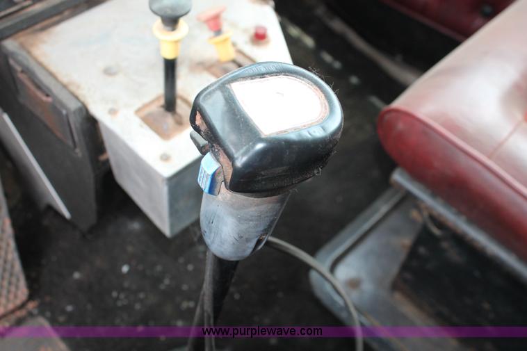 image for item H5637 1988 Kenworth T600 vacuum truck