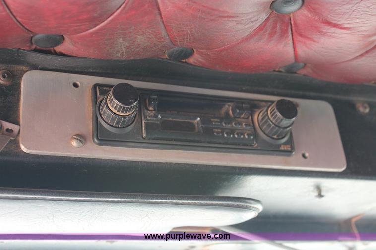 image for item H5637 1988 Kenworth T600 vacuum truck