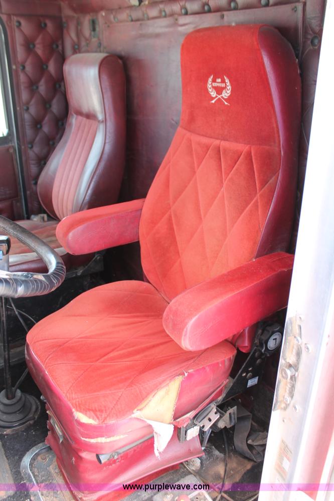 image for item H5637 1988 Kenworth T600 vacuum truck