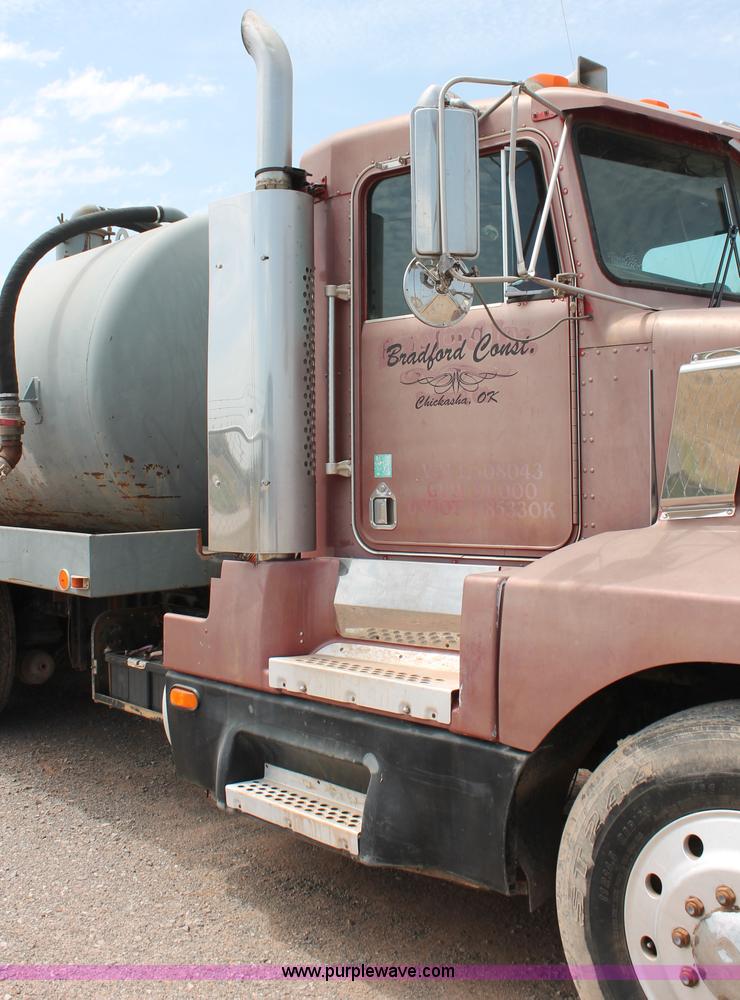 image for item H5637 1988 Kenworth T600 vacuum truck