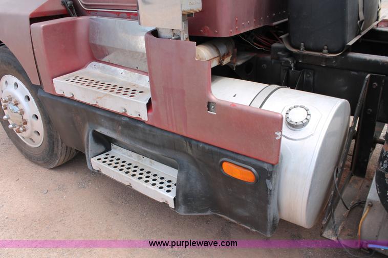 image for item H5637 1988 Kenworth T600 vacuum truck