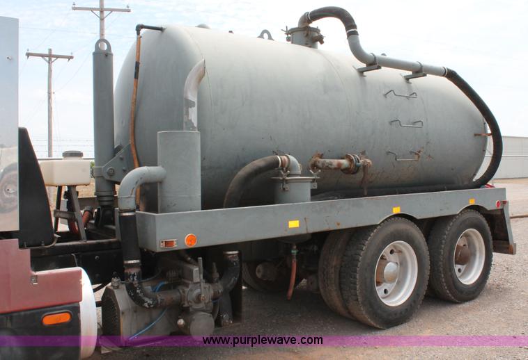 image for item H5637 1988 Kenworth T600 vacuum truck