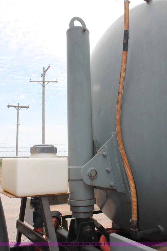 image for item H5637 1988 Kenworth T600 vacuum truck