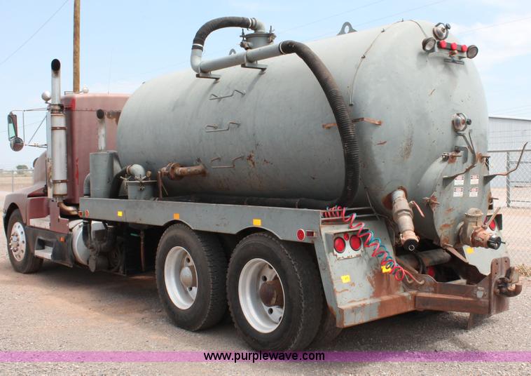 image for item H5637 1988 Kenworth T600 vacuum truck