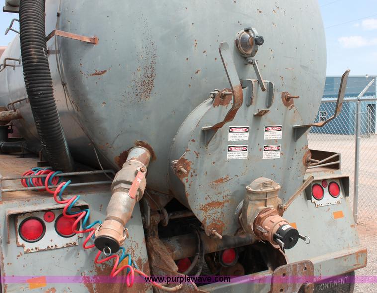 image for item H5637 1988 Kenworth T600 vacuum truck