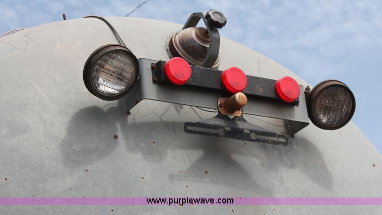 image for item H5637 1988 Kenworth T600 vacuum truck