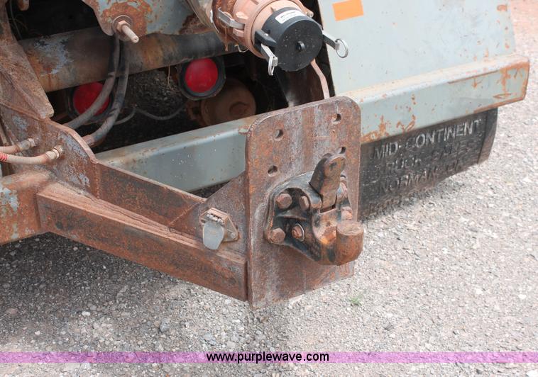 image for item H5637 1988 Kenworth T600 vacuum truck