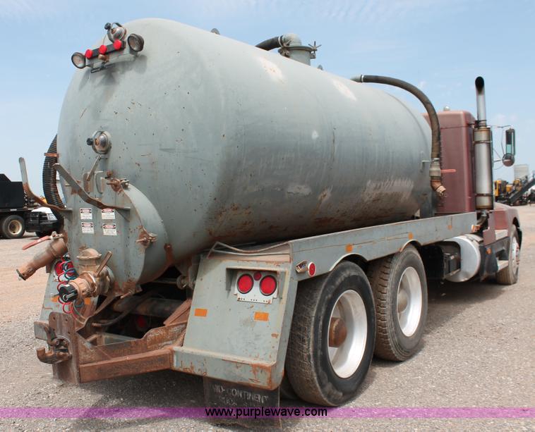 image for item H5637 1988 Kenworth T600 vacuum truck