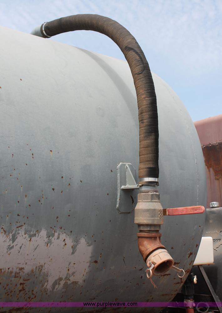 image for item H5637 1988 Kenworth T600 vacuum truck