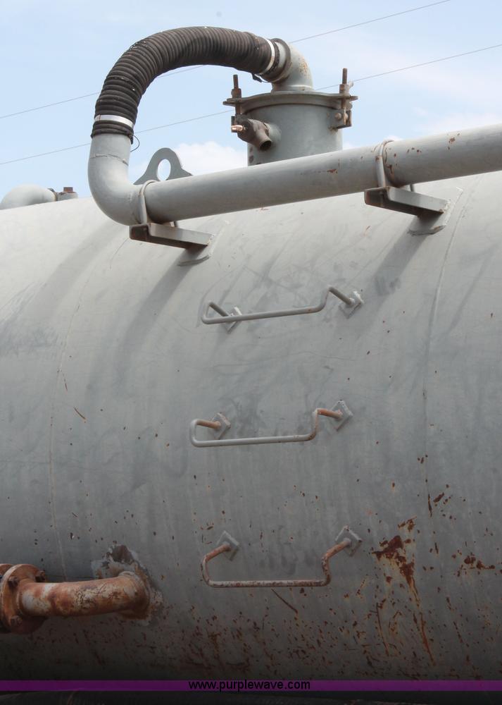 image for item H5637 1988 Kenworth T600 vacuum truck