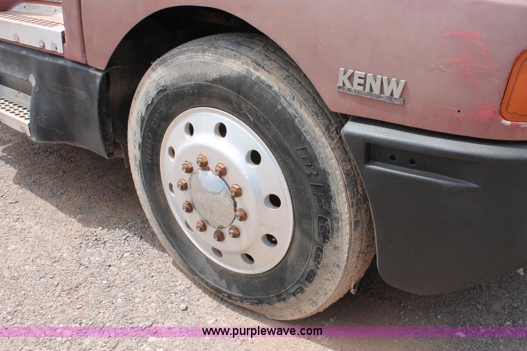 image for item H5637 1988 Kenworth T600 vacuum truck