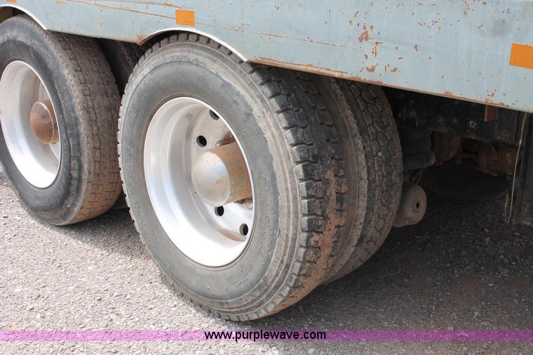 image for item H5637 1988 Kenworth T600 vacuum truck