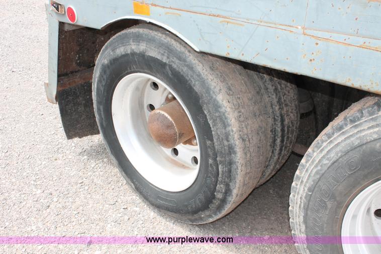 image for item H5637 1988 Kenworth T600 vacuum truck