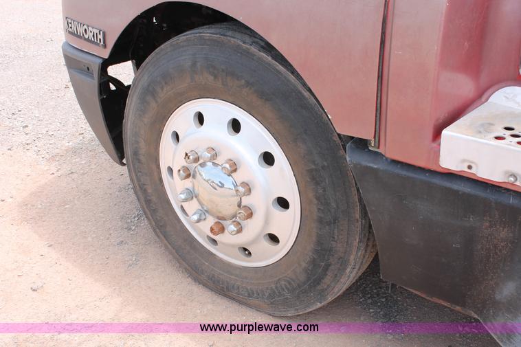 image for item H5637 1988 Kenworth T600 vacuum truck