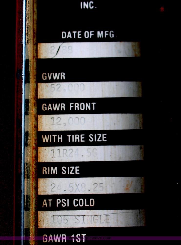 image for item H5637 1988 Kenworth T600 vacuum truck