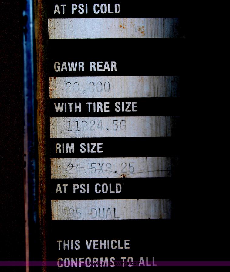 image for item H5637 1988 Kenworth T600 vacuum truck