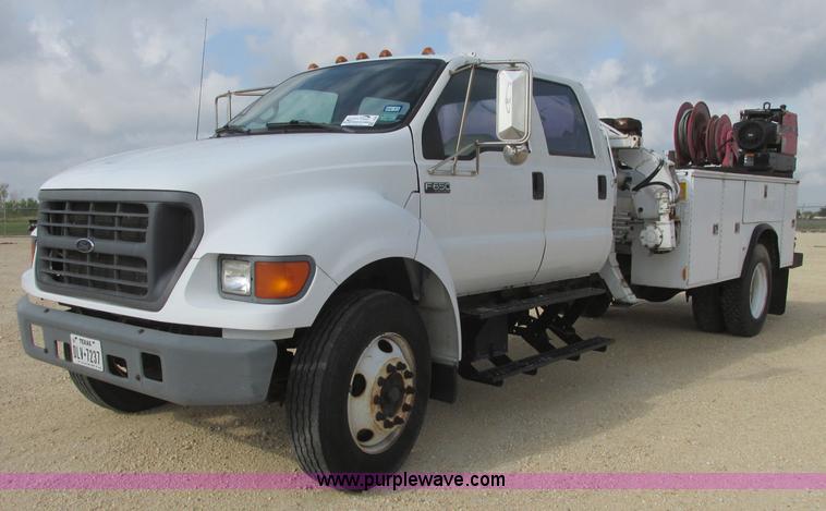 image for item I3500 2000 Ford F650 Super Duty XL Crew Cab service truck with crane