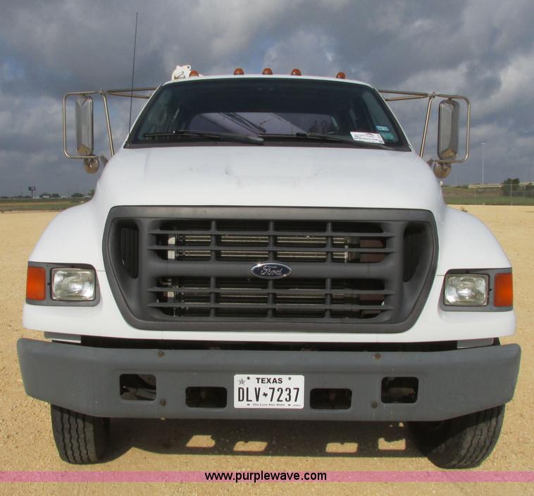 image for item I3500 2000 Ford F650 Super Duty XL Crew Cab service truck with crane