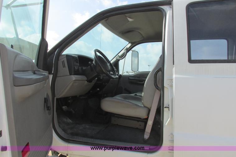 image for item I3500 2000 Ford F650 Super Duty XL Crew Cab service truck with crane