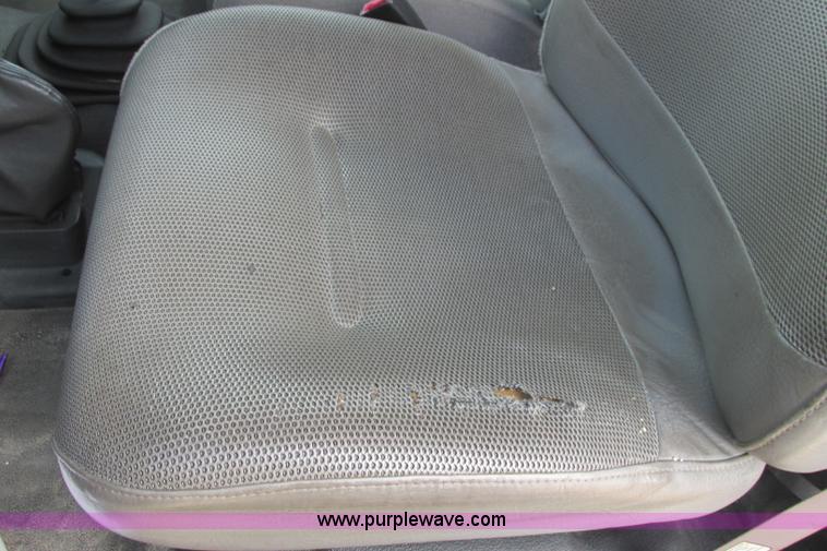 image for item I3500 2000 Ford F650 Super Duty XL Crew Cab service truck with crane