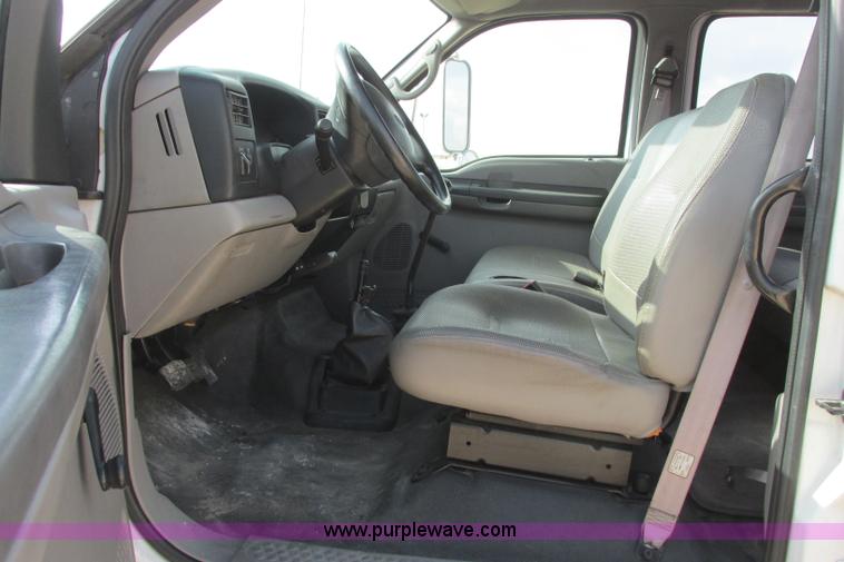 image for item I3500 2000 Ford F650 Super Duty XL Crew Cab service truck with crane