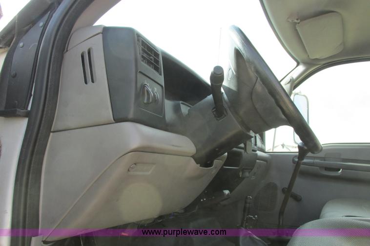 image for item I3500 2000 Ford F650 Super Duty XL Crew Cab service truck with crane