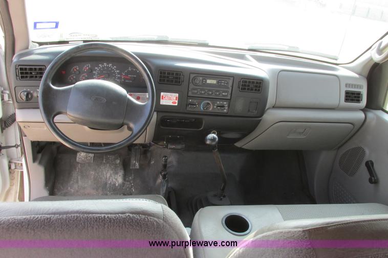 image for item I3500 2000 Ford F650 Super Duty XL Crew Cab service truck with crane