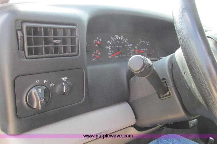 image for item I3500 2000 Ford F650 Super Duty XL Crew Cab service truck with crane