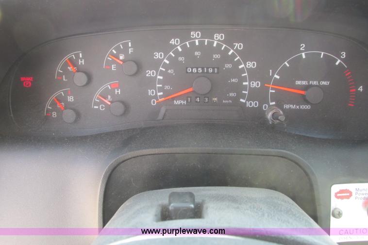 image for item I3500 2000 Ford F650 Super Duty XL Crew Cab service truck with crane