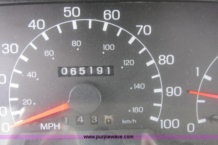 image for item I3500 2000 Ford F650 Super Duty XL Crew Cab service truck with crane