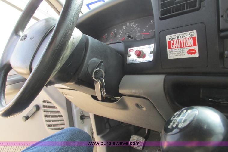 image for item I3500 2000 Ford F650 Super Duty XL Crew Cab service truck with crane