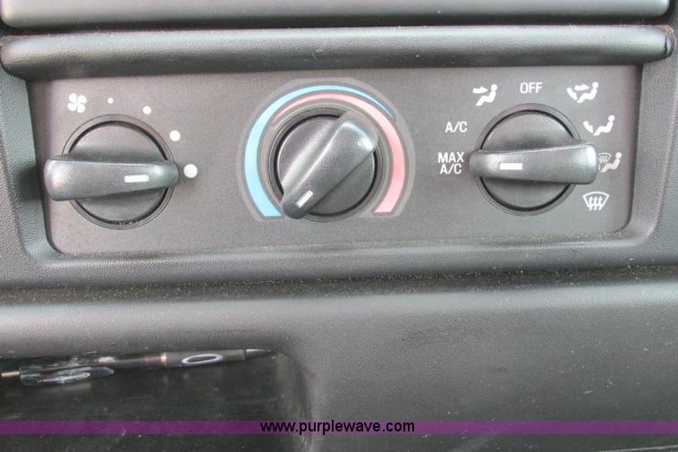 image for item I3500 2000 Ford F650 Super Duty XL Crew Cab service truck with crane