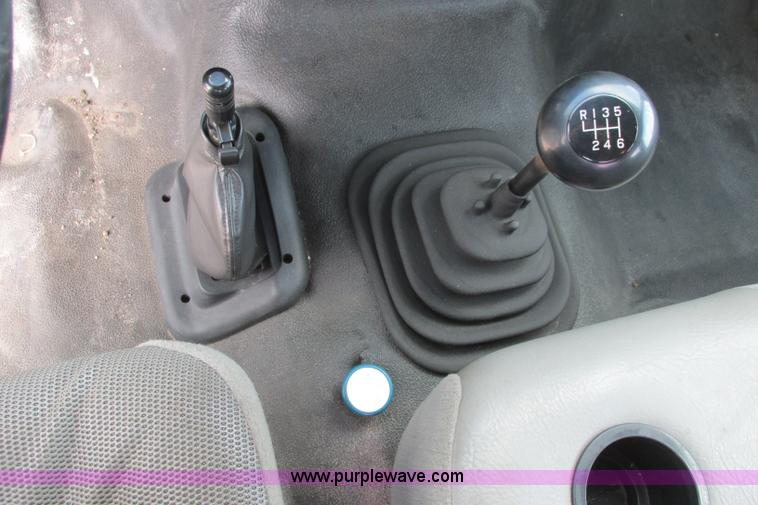 image for item I3500 2000 Ford F650 Super Duty XL Crew Cab service truck with crane