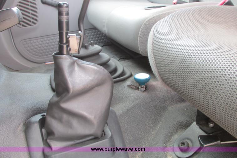 image for item I3500 2000 Ford F650 Super Duty XL Crew Cab service truck with crane