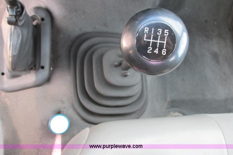 image for item I3500 2000 Ford F650 Super Duty XL Crew Cab service truck with crane