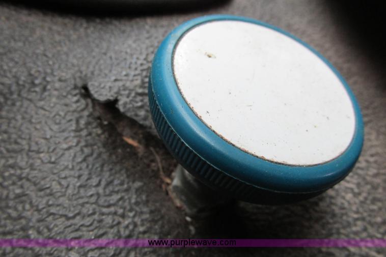 image for item I3500 2000 Ford F650 Super Duty XL Crew Cab service truck with crane